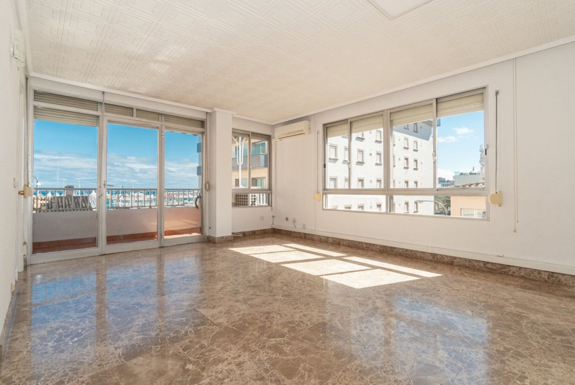 Sea View Apartment with Terrace on Palma’s Paseo Marítimo