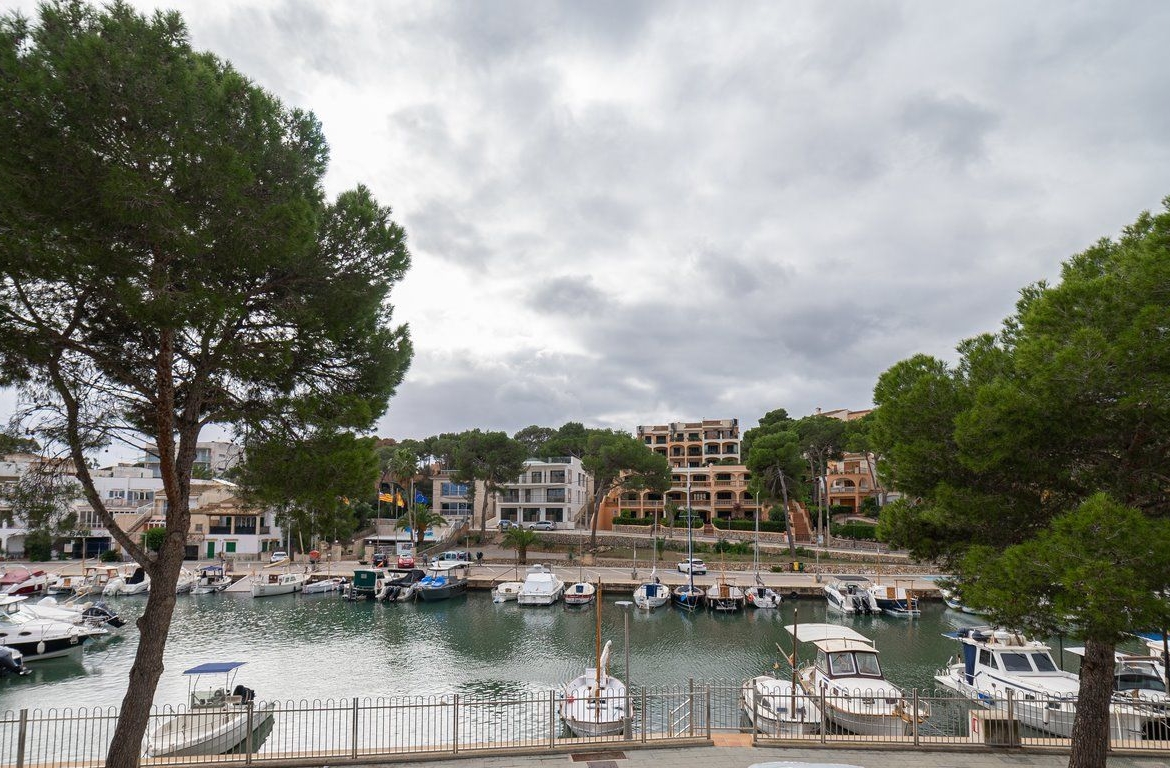 Piso en primera línea de mar en Portopetro con jardín y vistas