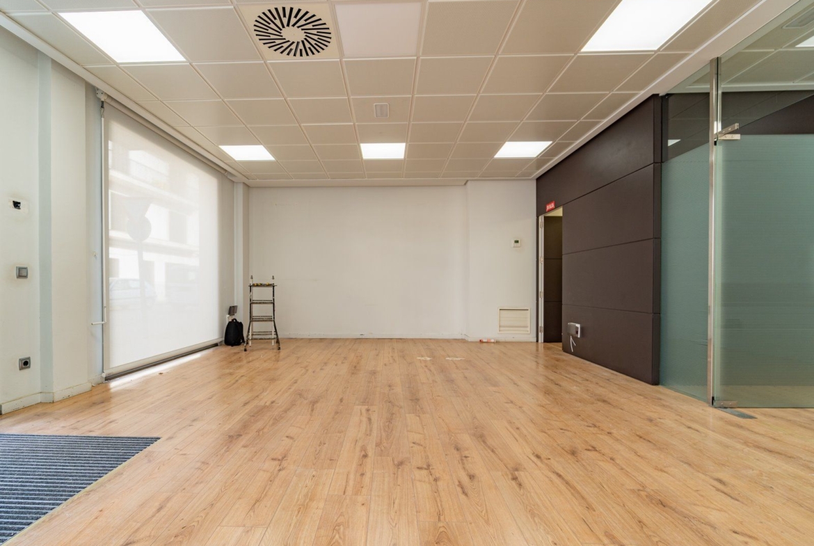 Corner Commercial Space for Rent in Central Ses Salines