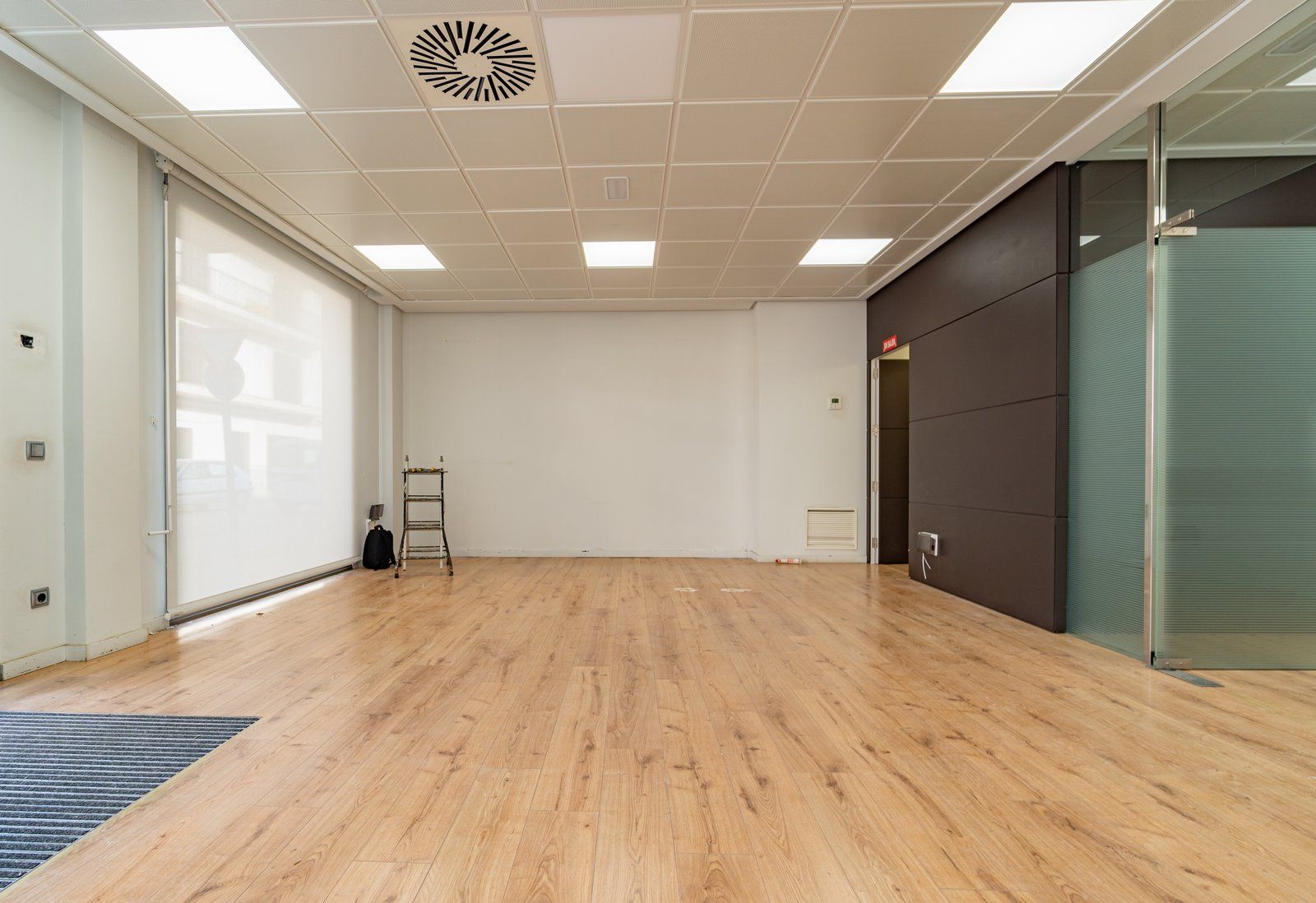 4-1242-B-Villasyfincasmallorca.jpg Corner Commercial Space for Rent in Central Ses Salines