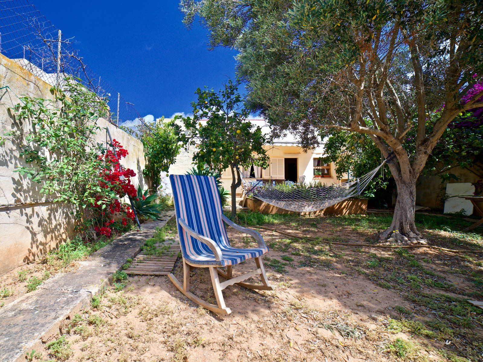 4-2005-Villasyfincasmallorca.jpg Haus mit Garten & Kamin zum Kauf in s’Estanyol, Mallorca