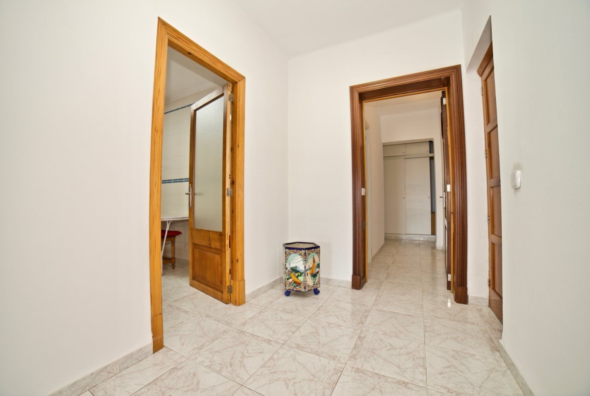 Beachfront Long-Term Rental in Sa Ràpita: 4-Bed Ground Floor Apartment