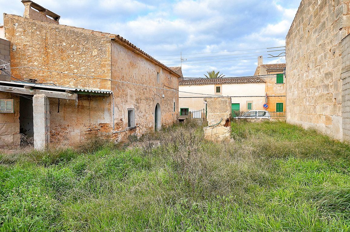 Casa de pueblo centenaria con jardín en Ses Salines