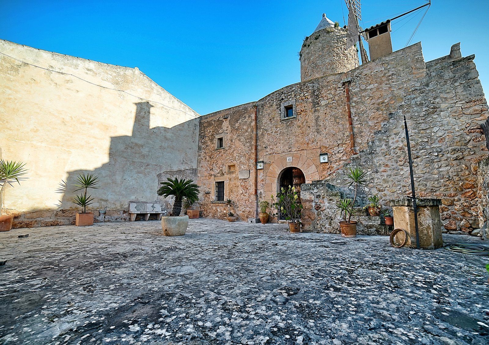 4-Villasyfincasmallorca-2.jpg Restored 17th-Century Windmill for Rent in Algaida, Mallorca