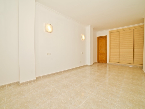 Piso en venta en Campos con gran terraza y 3 habitaciones