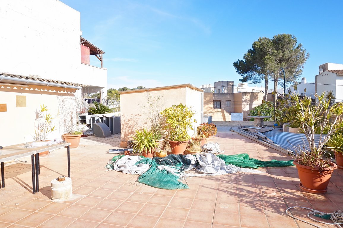 Commercial Property with Apartment in Colonia de Sant Jordi