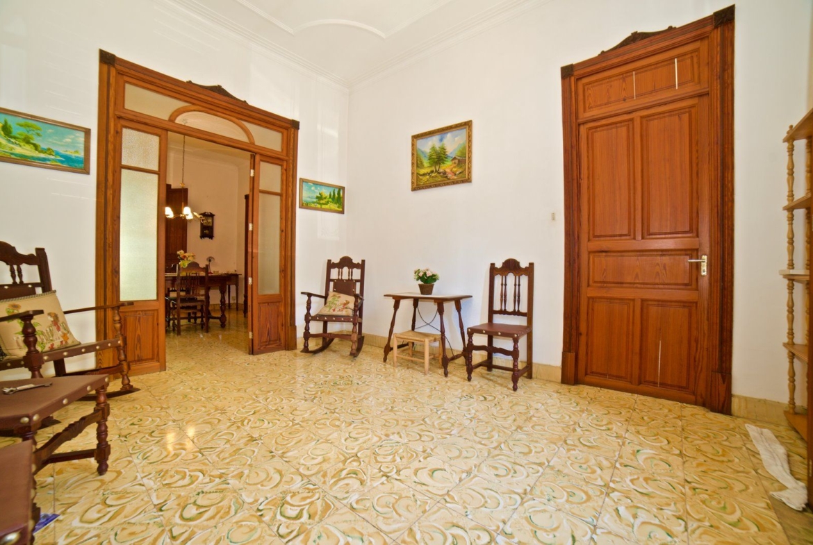 Stadthaus mit Garten und Garage in Campos, Mallorca