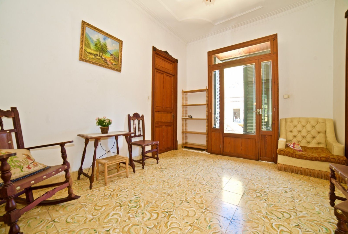 Stadthaus mit Garten und Garage in Campos, Mallorca