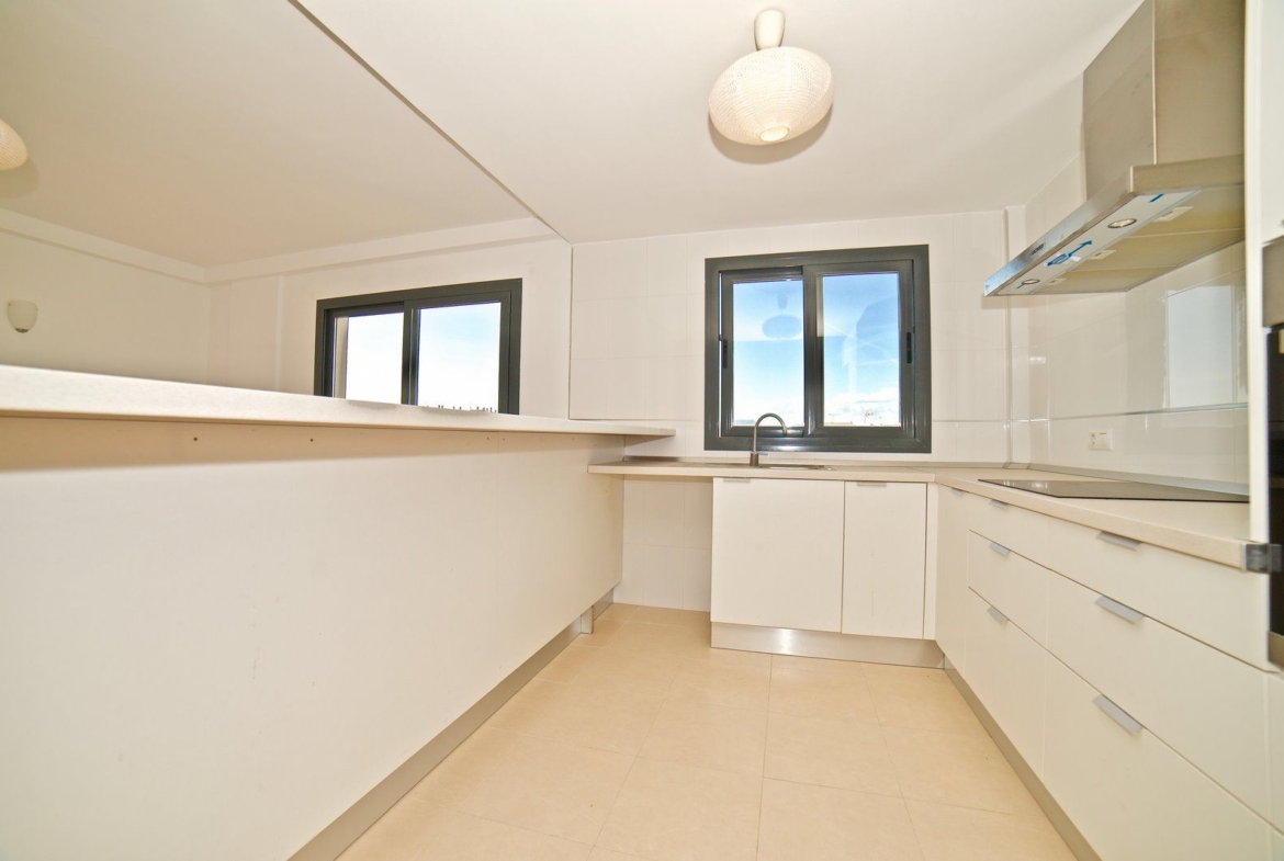 Renovated 2-Bed Apartment with Elevator & Balcony in Campos
