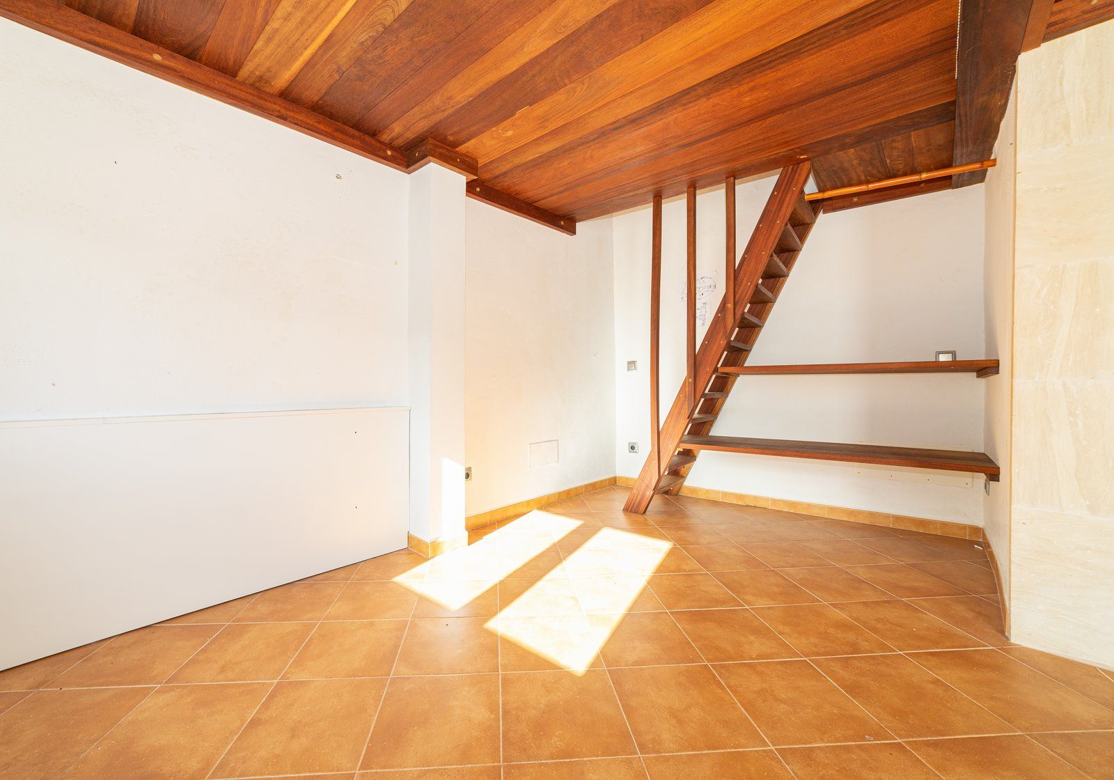5-1237-Villasyfincasmallorca.jpg Alquiler junto al mar en Cala Figuera: loft rústico con terraza y vistas