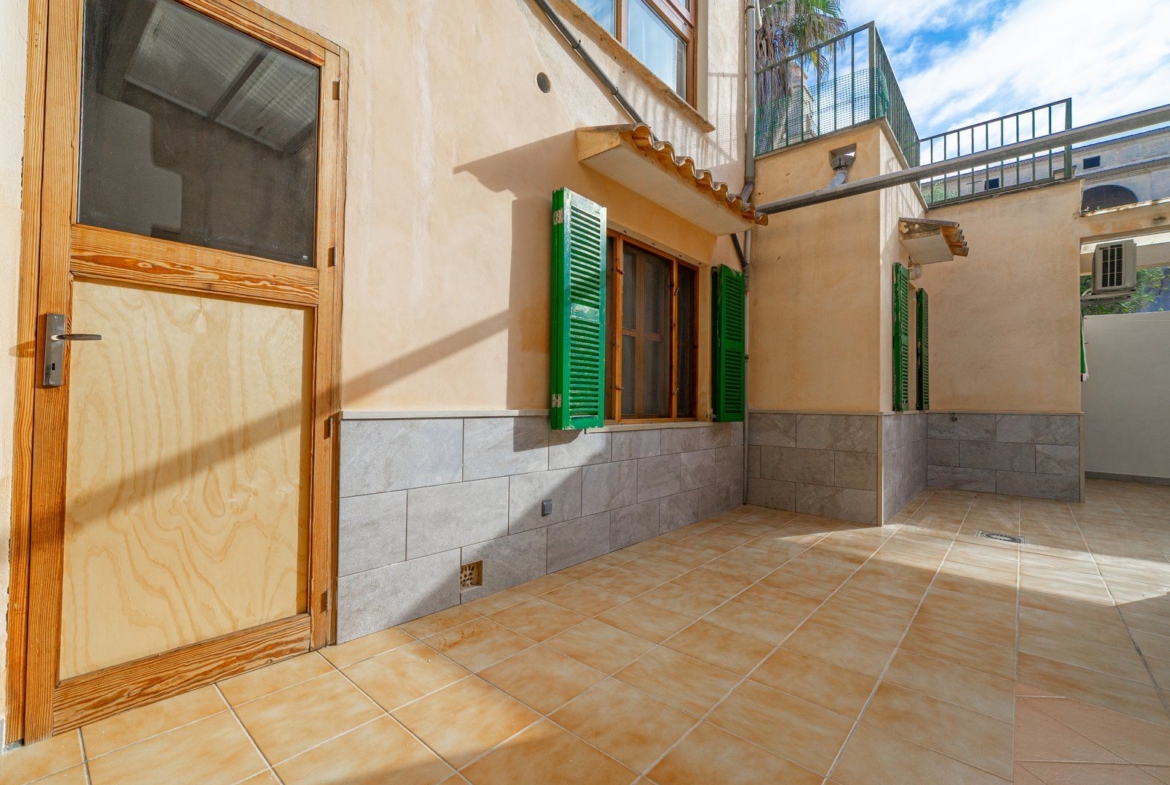 Planta baja reformada con patio en Ses Salines