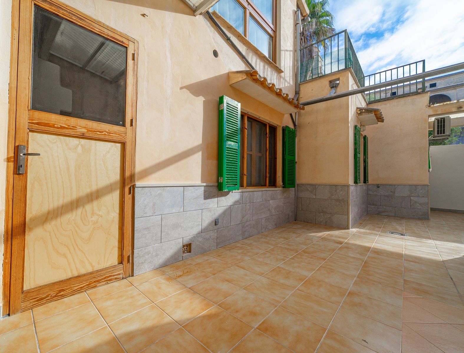 Planta baja reformada con patio en Ses Salines