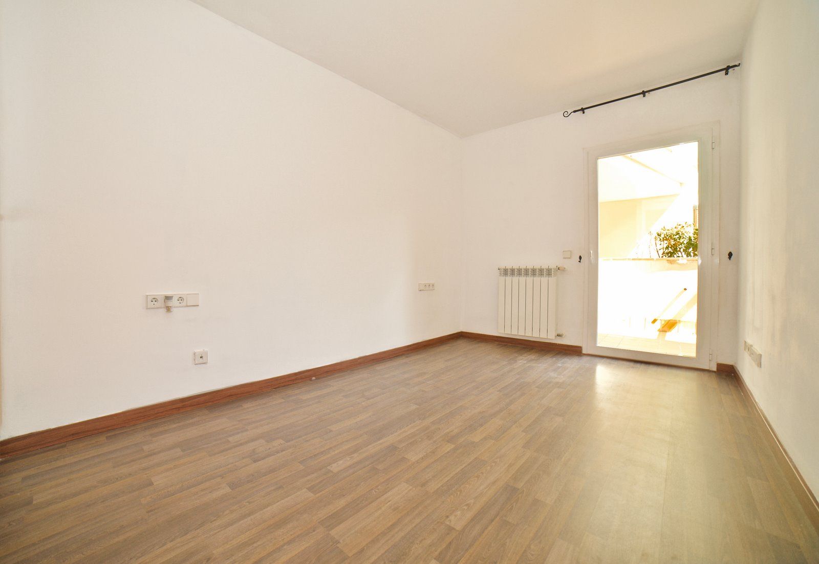 5-2011-Villasyfincasmallorca.jpg Planta baja con terraza y piscina comunitaria en Campos