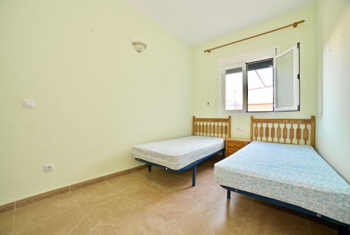 Planta baja con terraza, parking y trastero en Campos