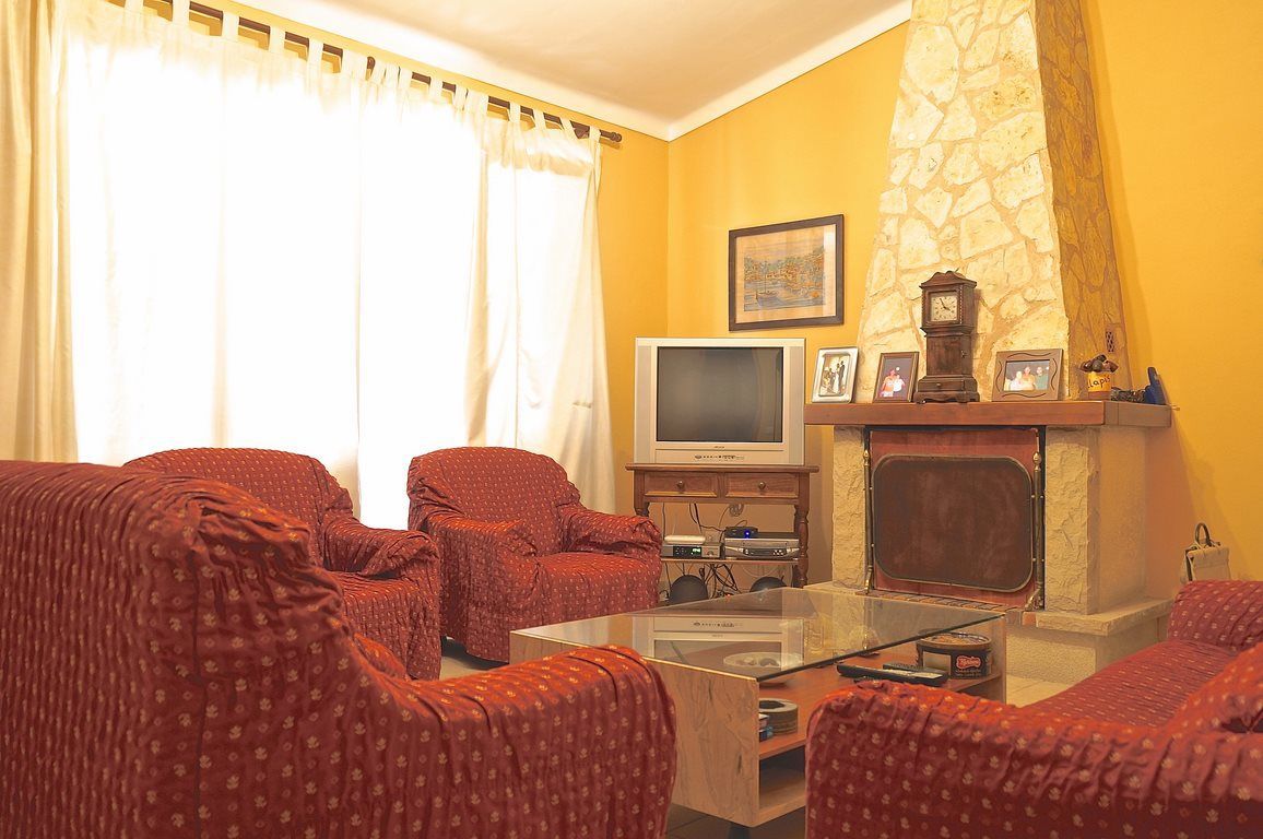 4-Bedroom House with Pool in Ses Salines, Mallorca