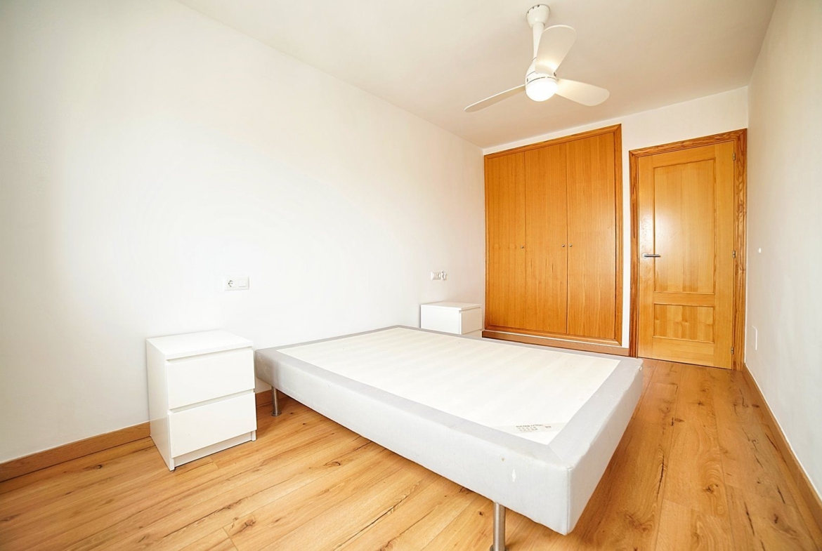 Spacious 3-Bed Apartment With Elevator & Balcony in Campos
