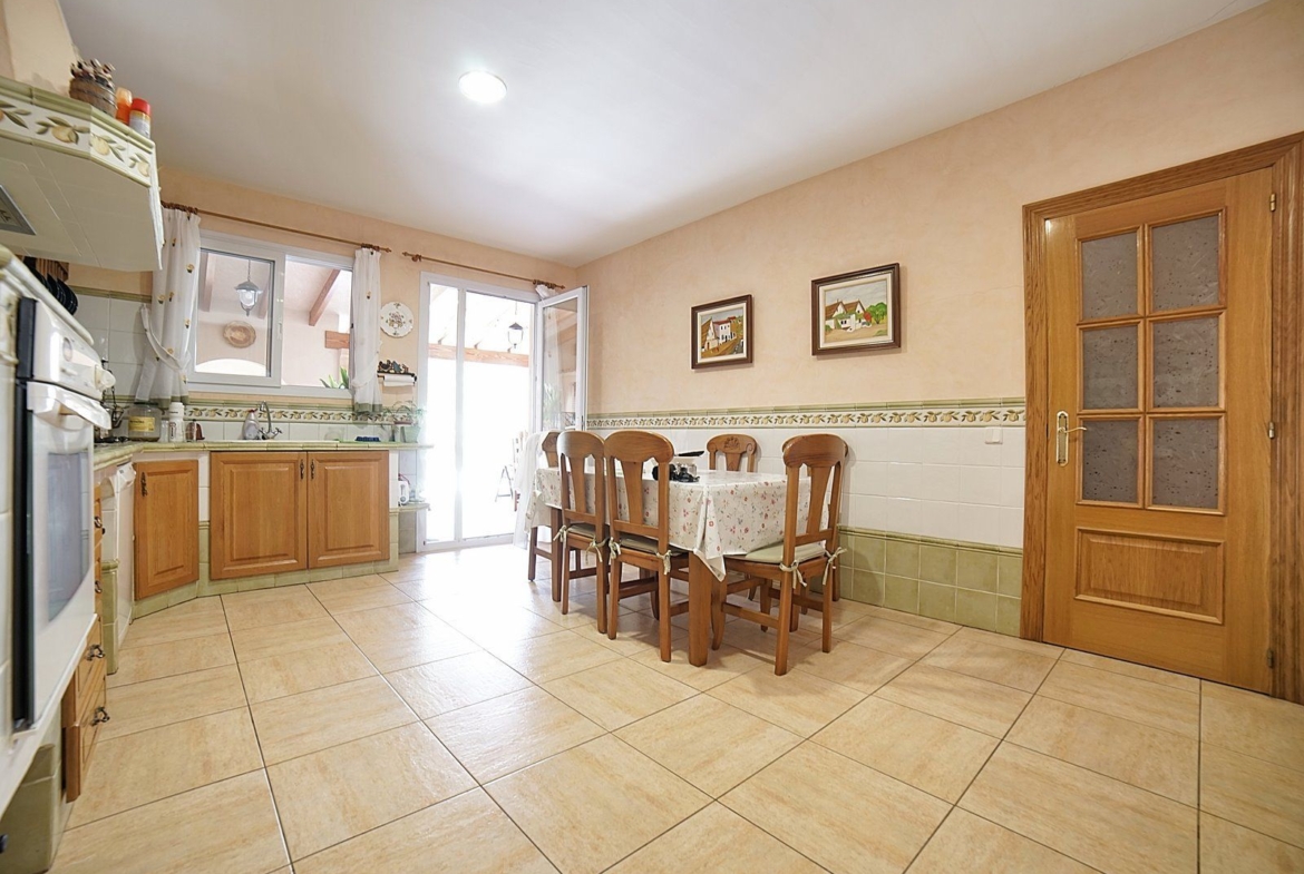 Casa adosada en alquiler con gran jardín en Colonia de Sant Jordi