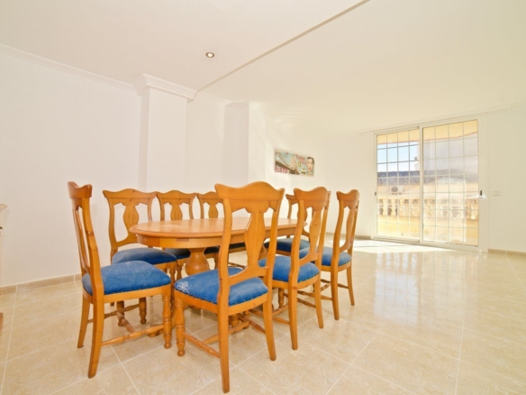 Piso en venta en Campos con gran terraza y 3 habitaciones
