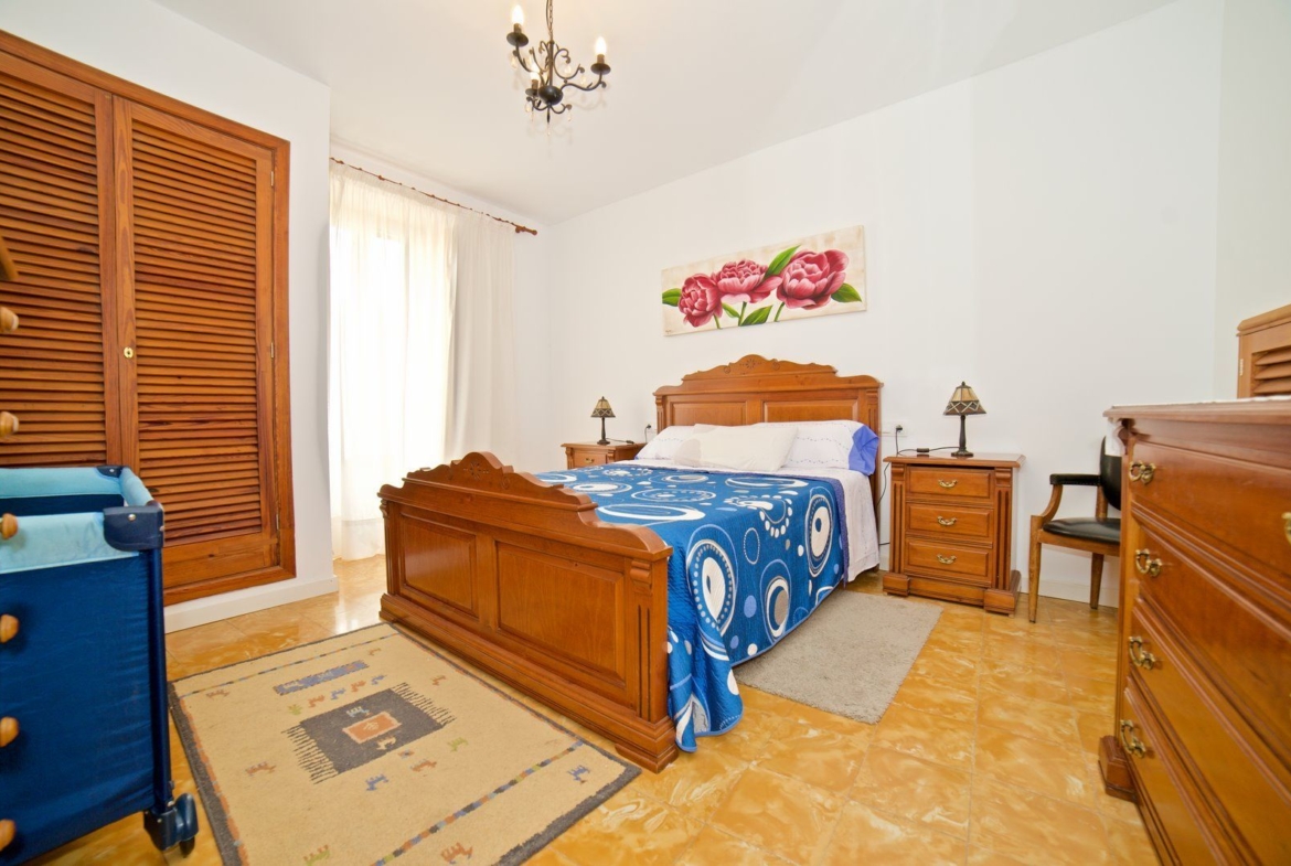 Casa de pueblo renovada en el centro de Llucmajor · 4 hab.