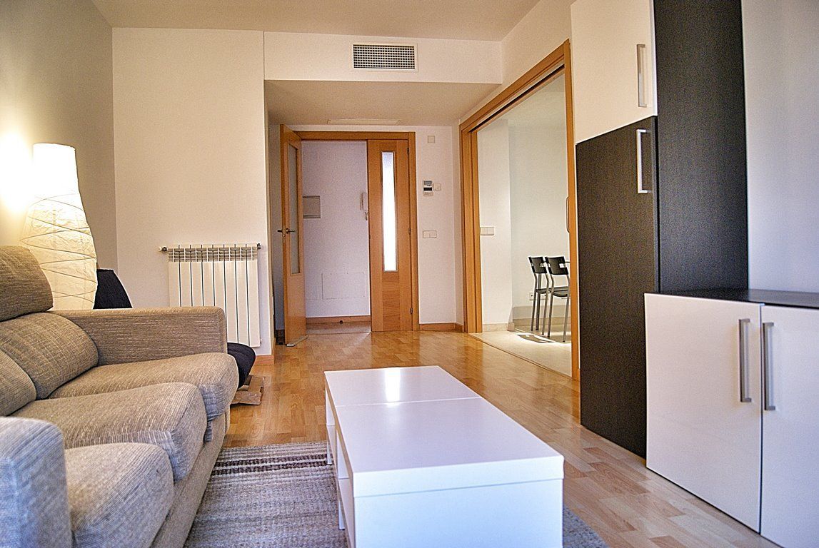 Ground-Floor Apartment for Rent in Campos with Terrace & Pool