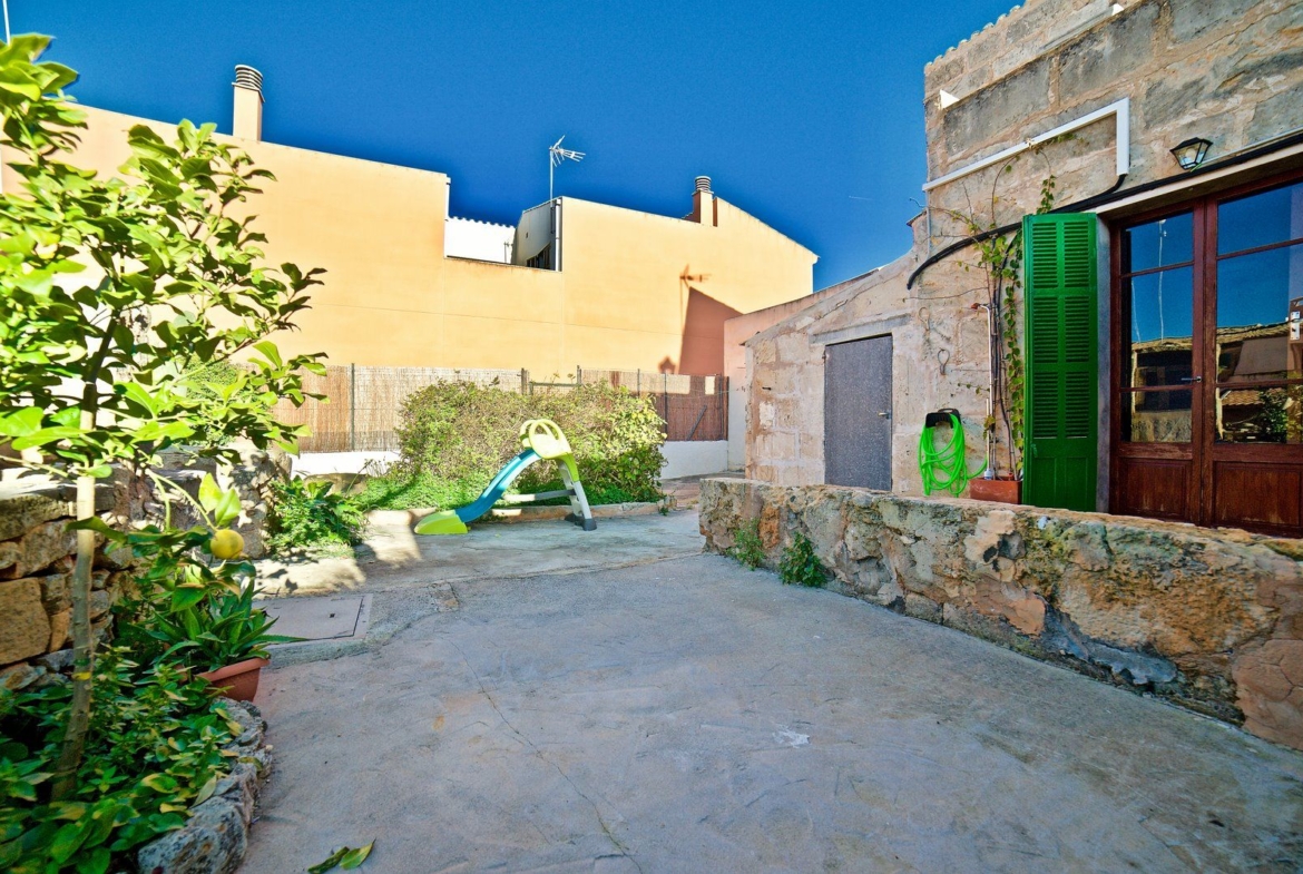 Casa de pueblo con jardín y garaje en Ses Salines