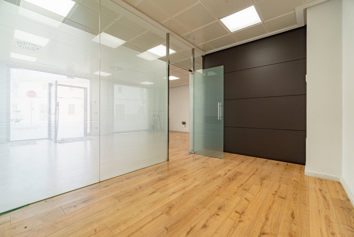 Corner Commercial Space for Rent in Central Ses Salines
