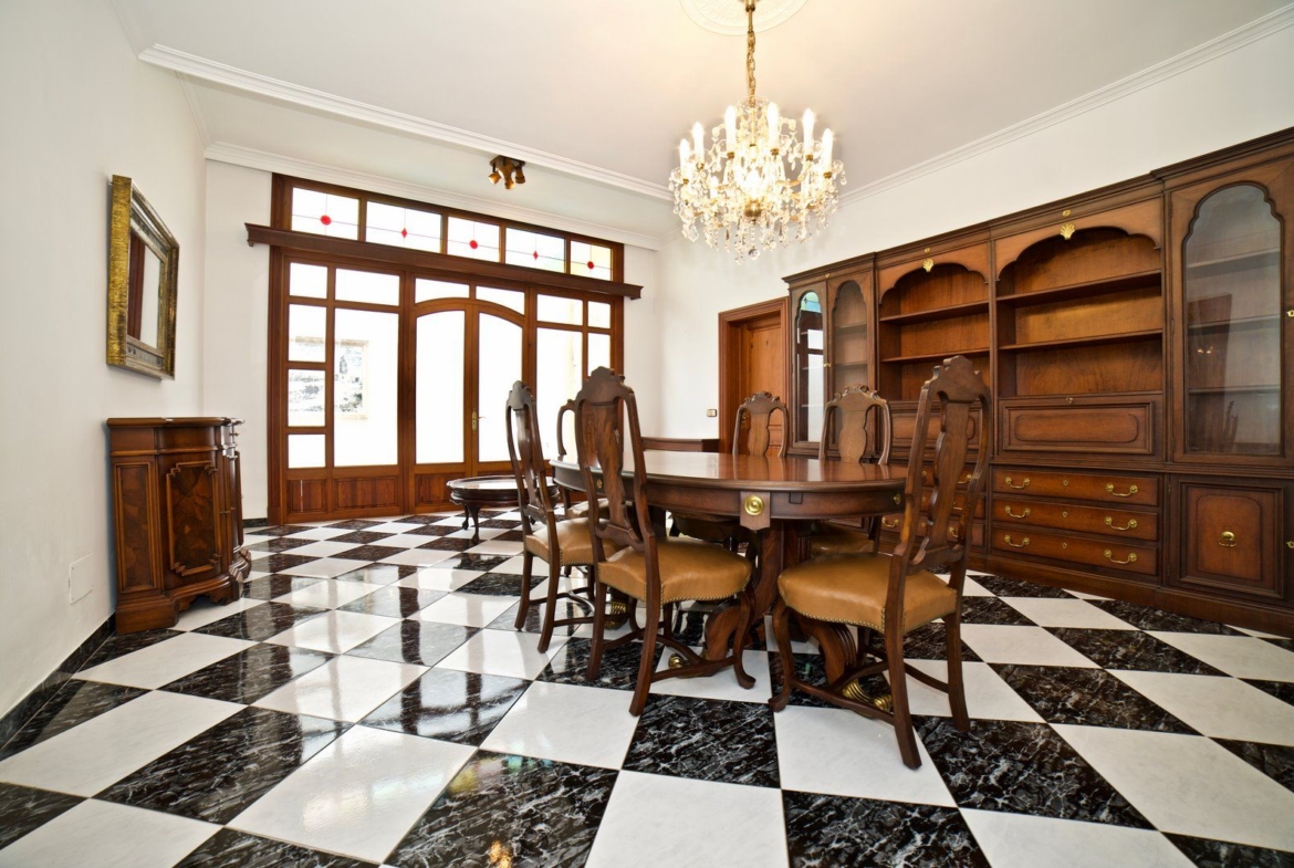 Alquiler planta baja señorial en Campos: 182 m² con historia