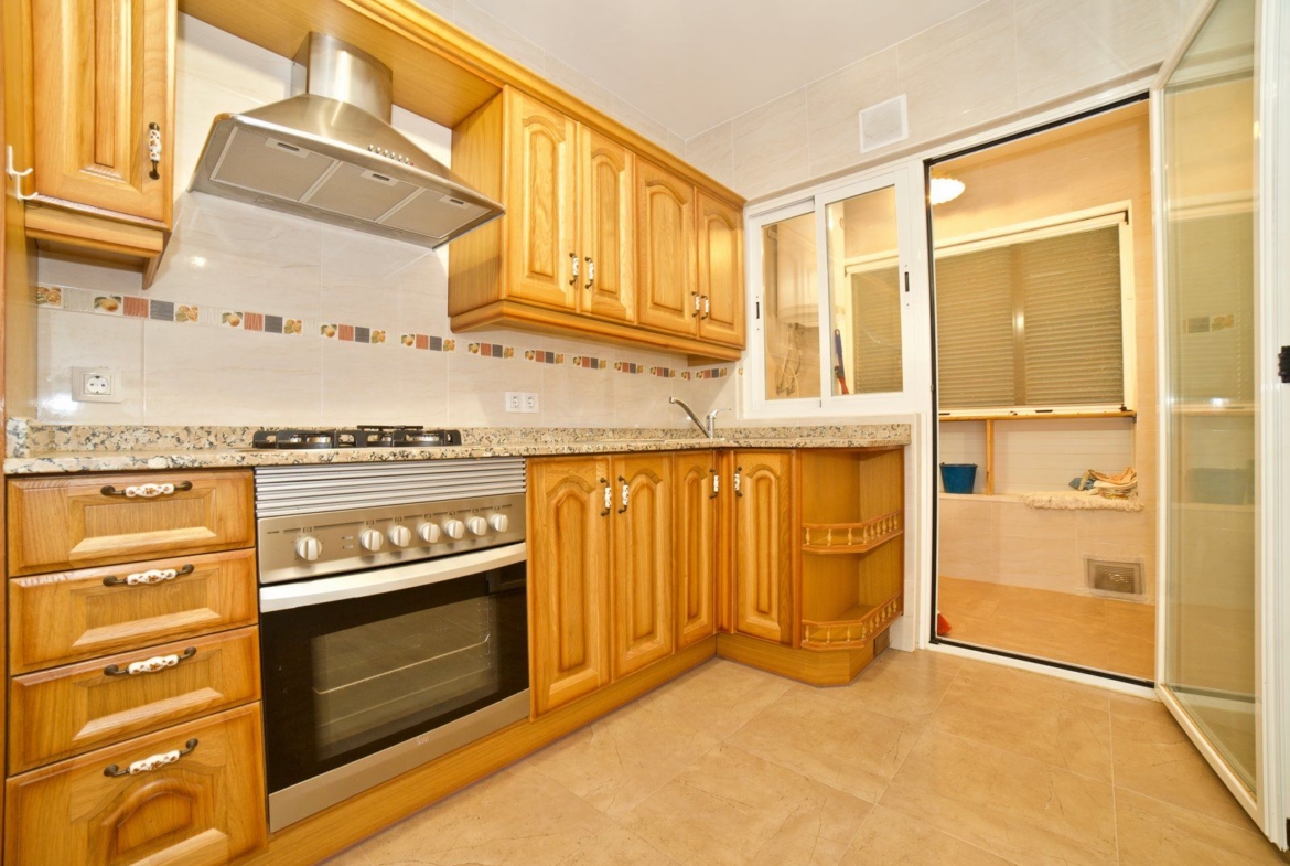 Planta baja con terraza, parking y trastero en Campos