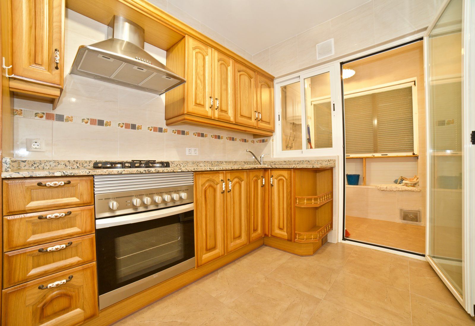 Planta baja con terraza, parking y trastero en Campos