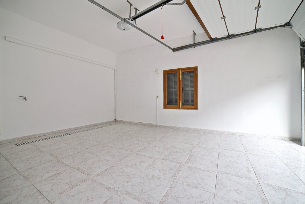 Beachfront Long-Term Rental in Sa Ràpita: 4-Bed Ground Floor Apartment