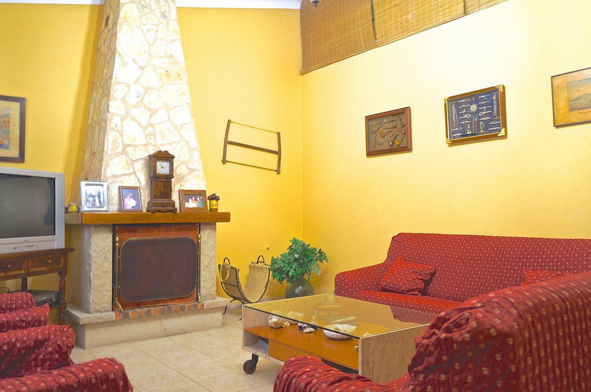 4-Bedroom House with Pool in Ses Salines, Mallorca