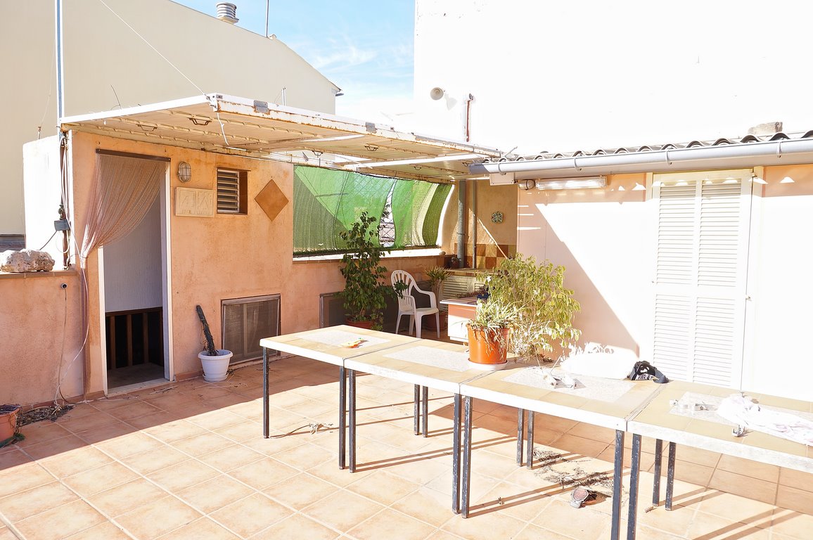 Commercial Property with Apartment in Colonia de Sant Jordi