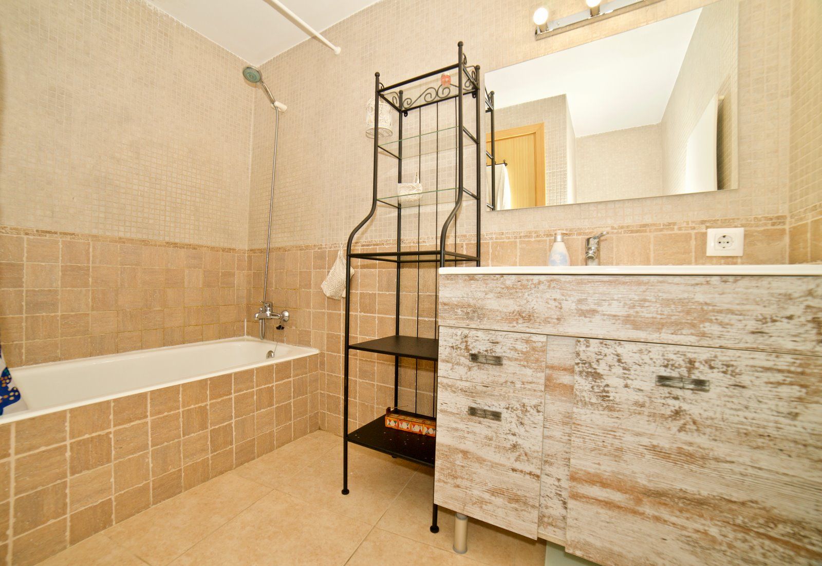 6-Villasyfincasmallorca-4.jpg Piso en venta en Campos con balcón, parking y trastero