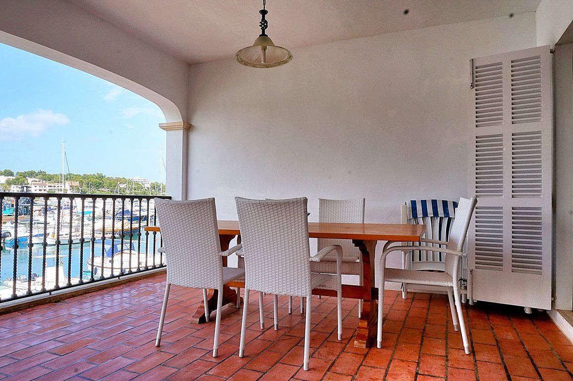 Seafront Apartment with Terrace and Sea Views in Portopetro