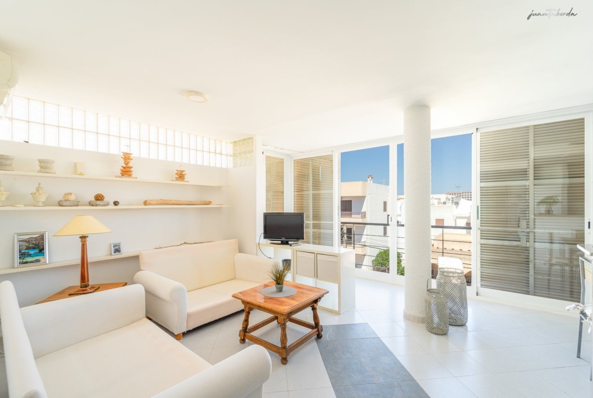Sea View Penthouse for Rent in Colonia de Sant Jordi