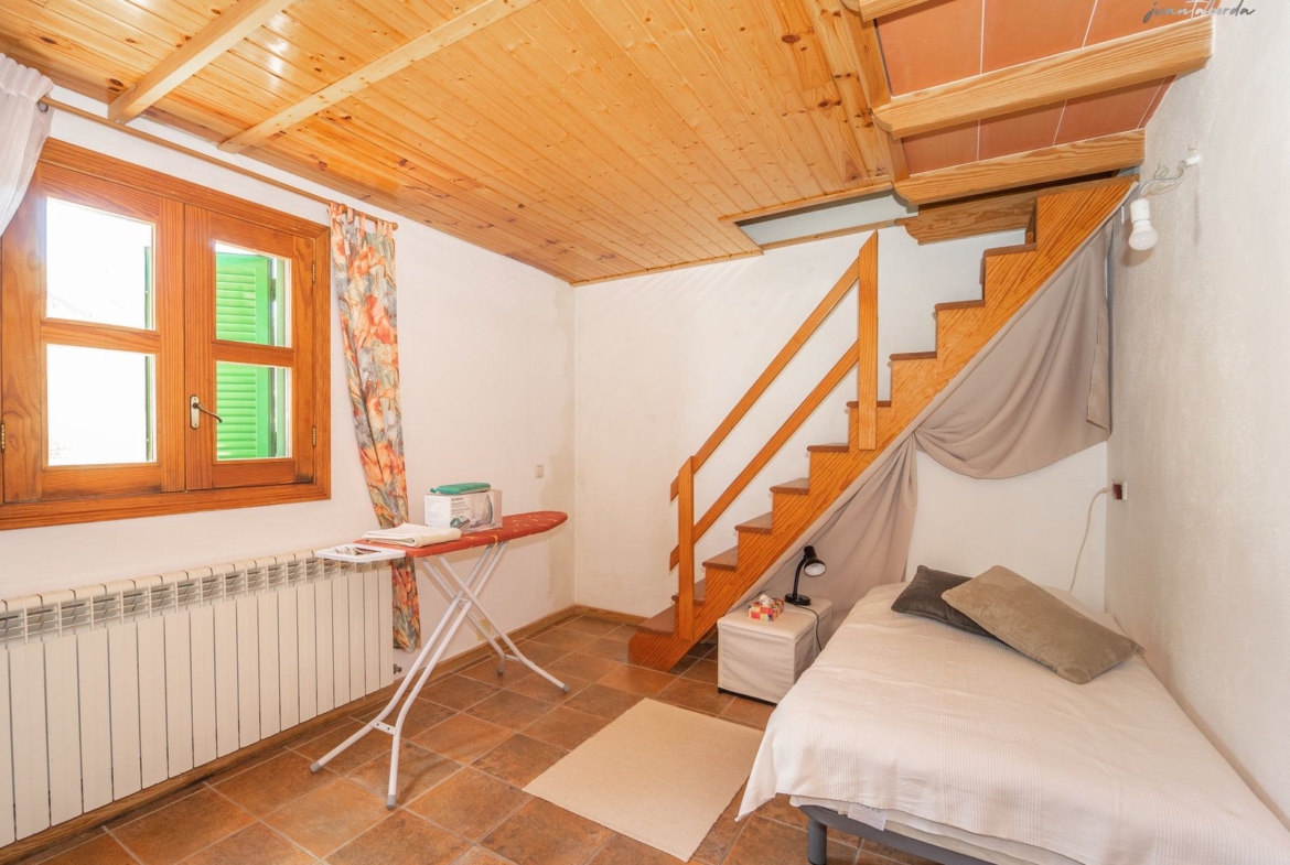 Casa de pueblo en venta en Ses Salines con 6 dormitorios