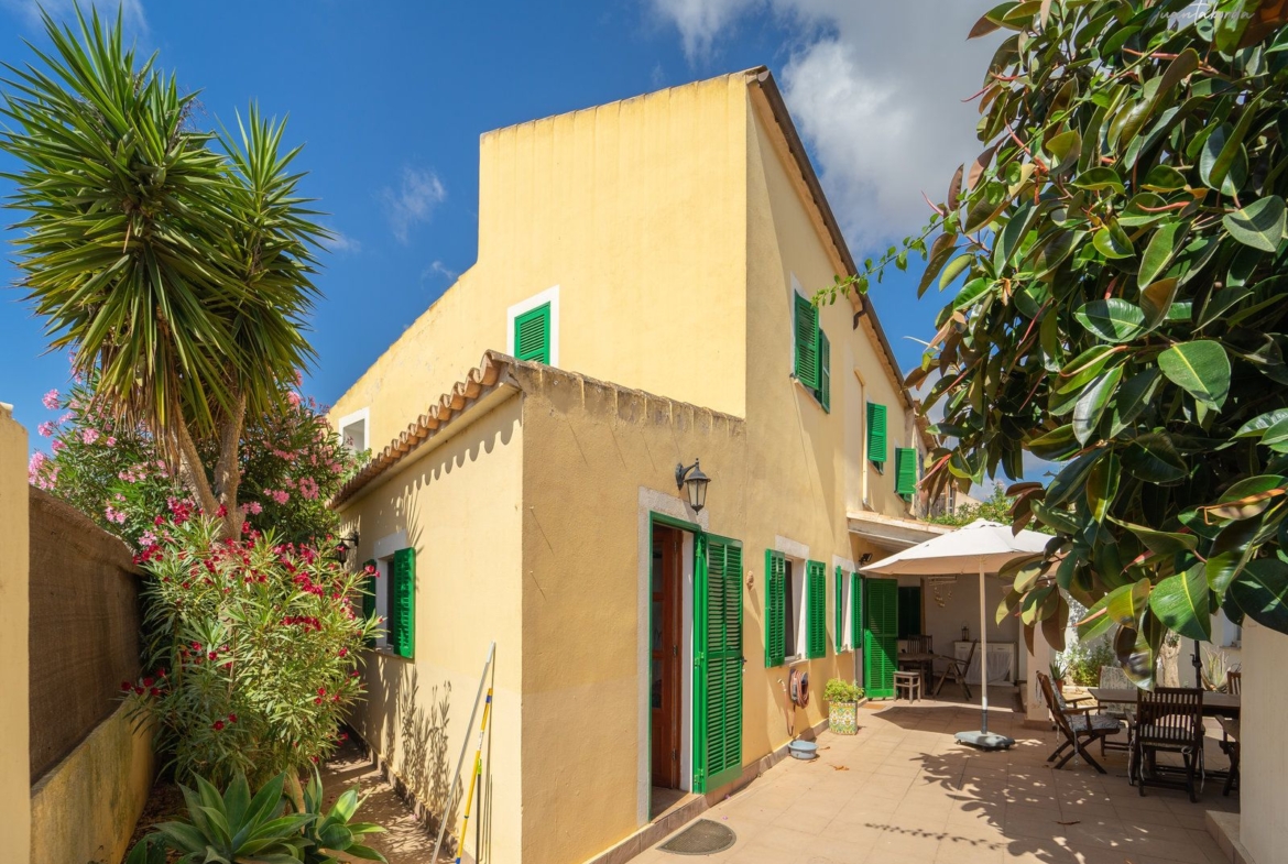 Casa de pueblo en venta en Ses Salines con 6 dormitorios