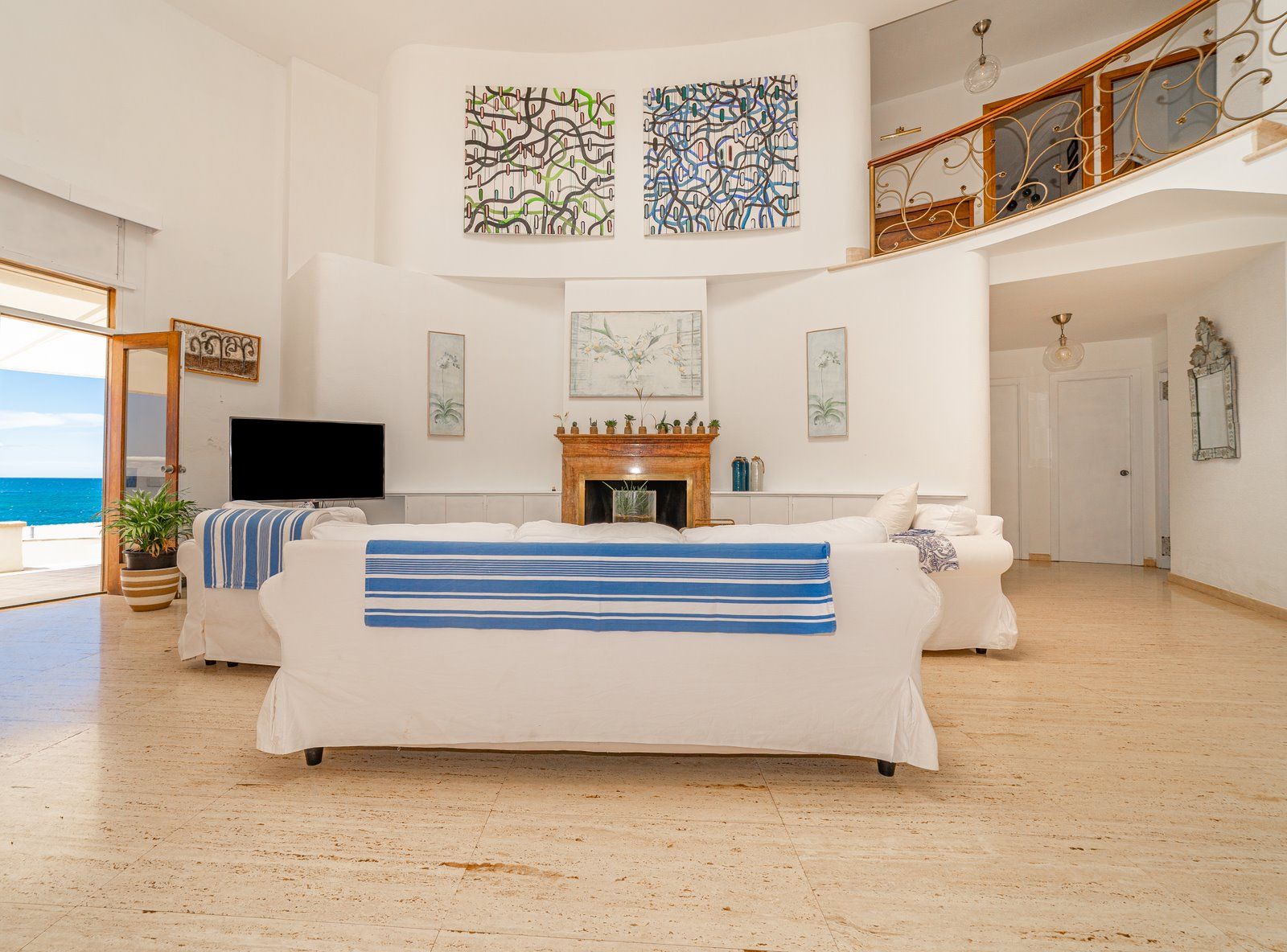 7-1031-Villasyfincasmallorca.jpg Villa en primera línea de mar en Sa Rápita, Campos