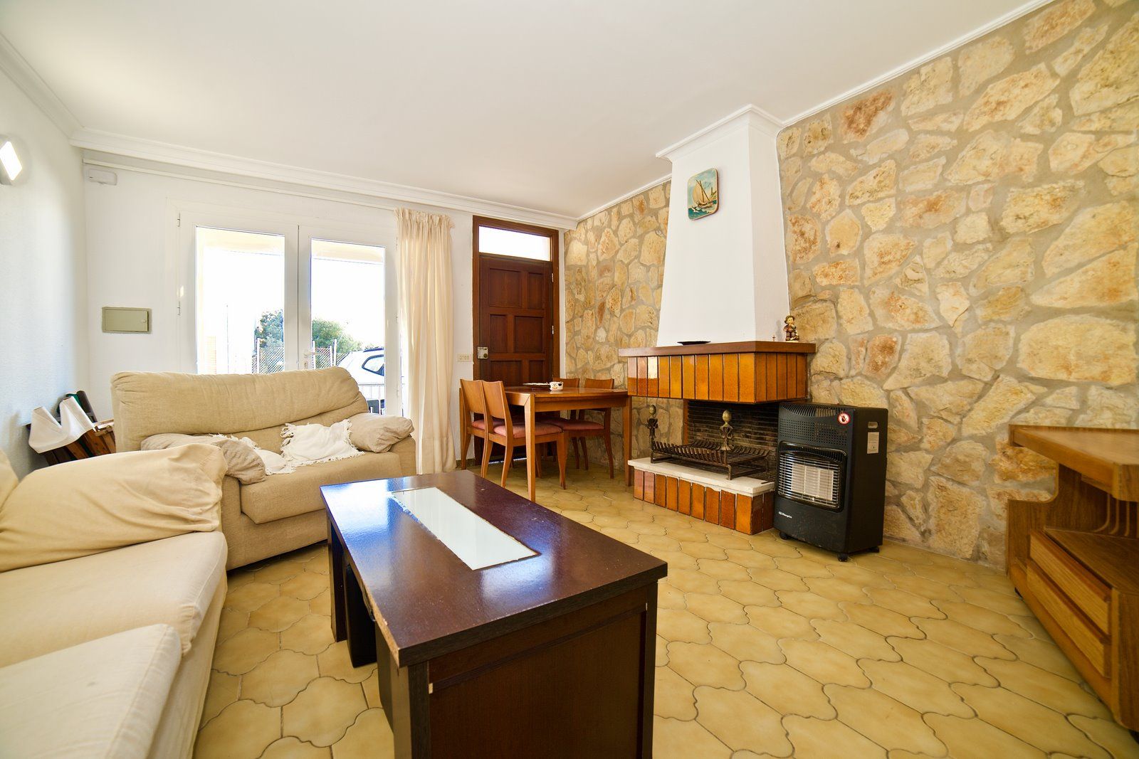 7-1161-Villasyfincasmallorca-2.jpg Planta baja en alquiler en Sa Ràpita con terraza y vistas al mar