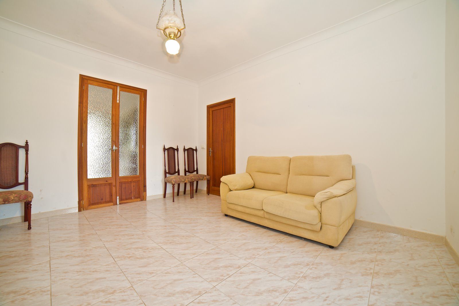 Ground-Floor Apartment with Large Terrace for Rent, Ses Salines