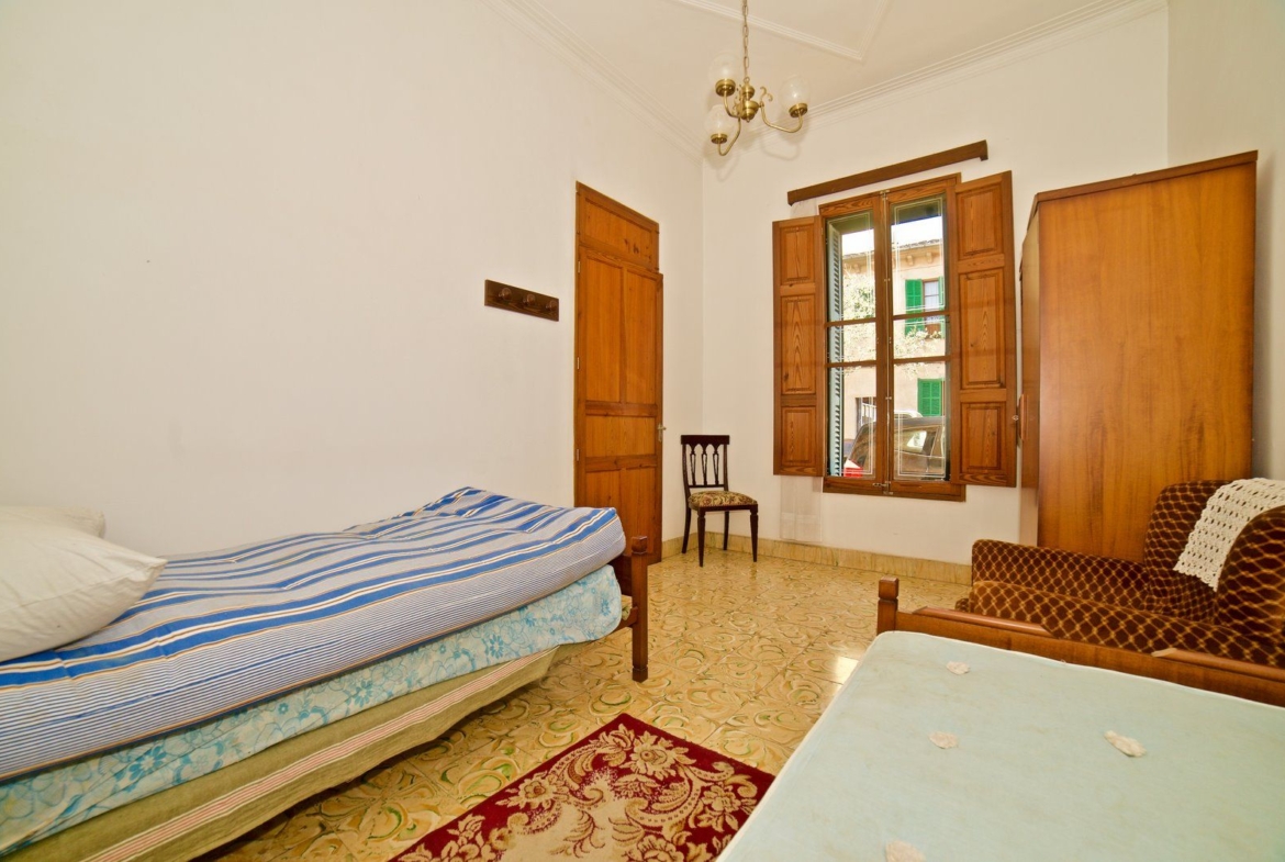 Stadthaus mit Garten und Garage in Campos, Mallorca