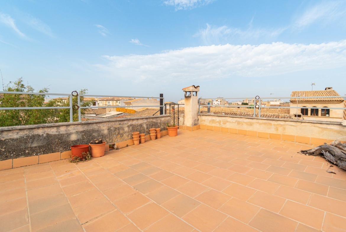 Alquiler casa de pueblo en Llucmajor: renovada, con patio y solárium