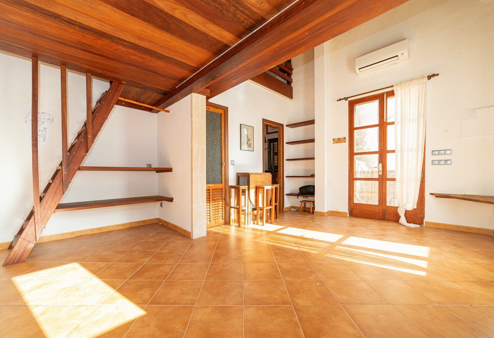 7-1237-Villasyfincasmallorca.jpg Alquiler junto al mar en Cala Figuera: loft rústico con terraza y vistas