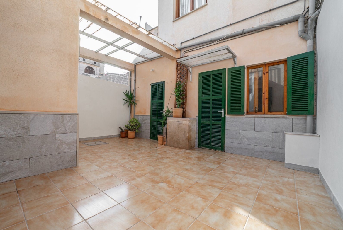 Planta baja reformada con patio en Ses Salines