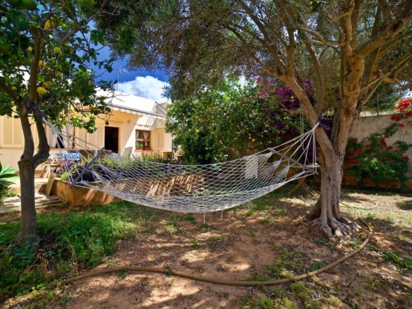 Casa en venta con jardín y chimenea en s'Estanyol