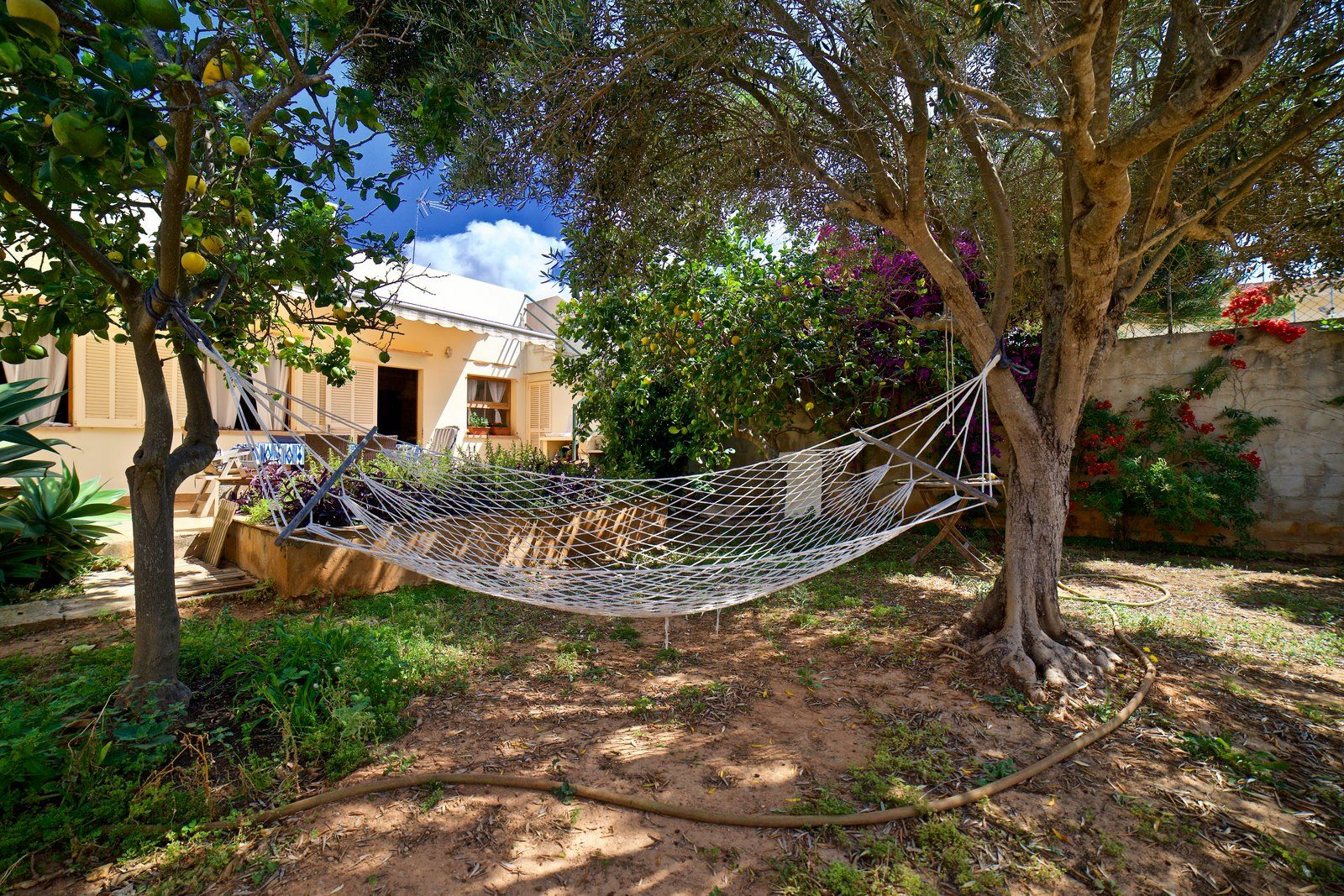 7-2005-Villasyfincasmallorca.jpg Casa en venta con jardín y chimenea en s'Estanyol