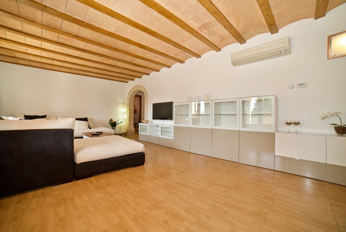 Country House with Pool for Rent Near Campos, Mallorca