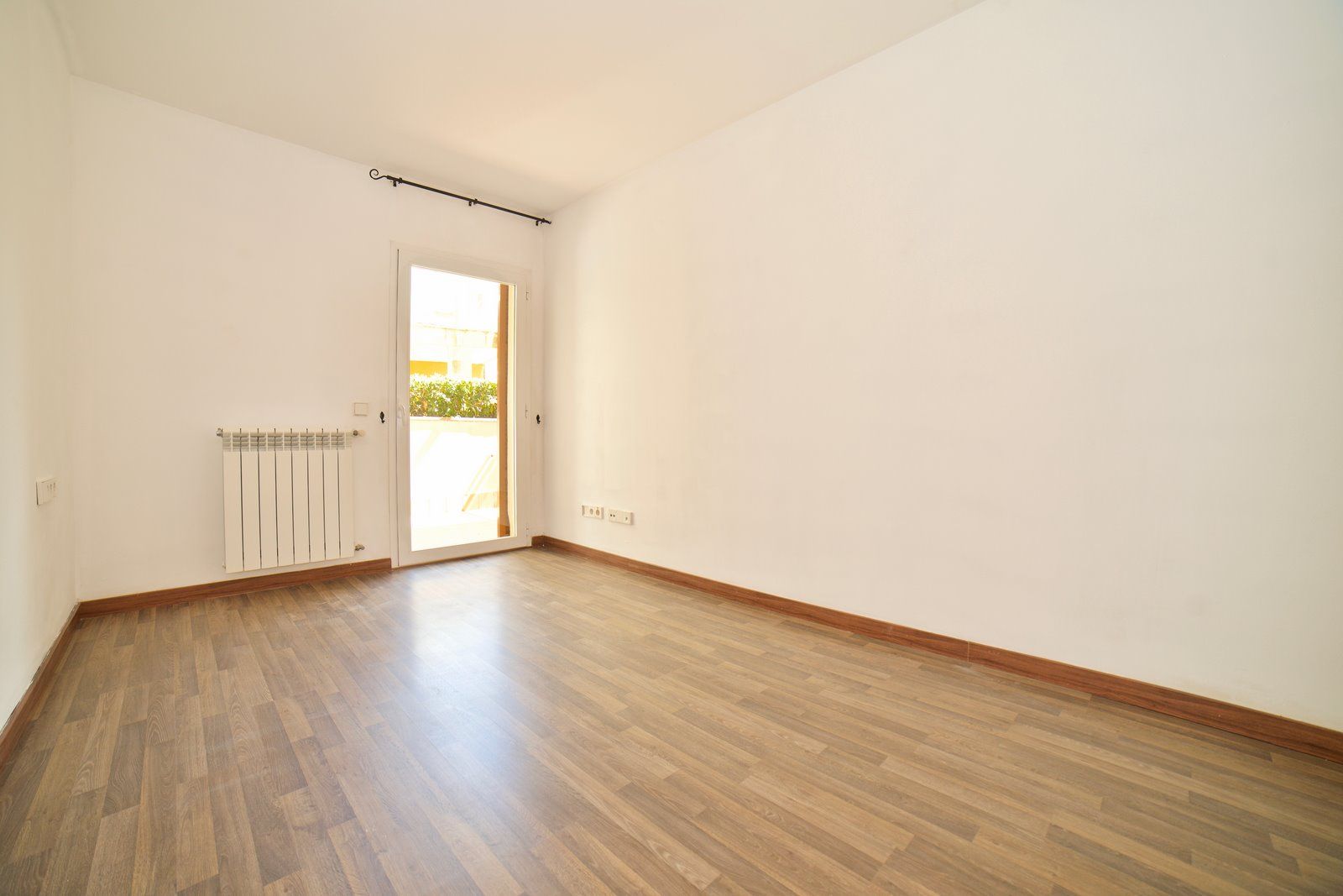7-2011-Villasyfincasmallorca.jpg Planta baja con terraza y piscina comunitaria en Campos
