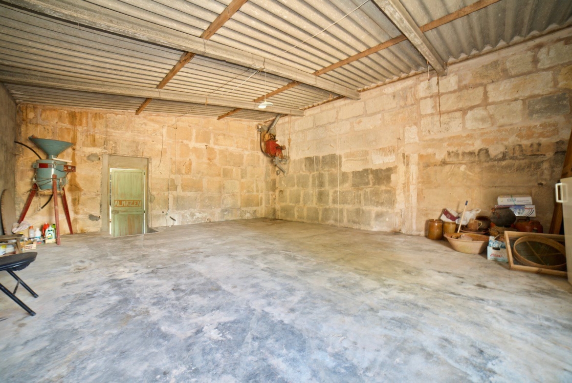 Commercial Space for Rent in Ses Salines, 122 m²