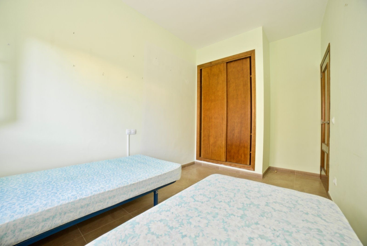 Planta baja con terraza, parking y trastero en Campos